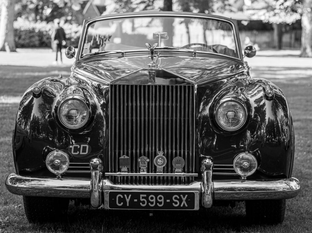 Front view of a vintage Rolls-Royce Phantom V in a monochrome outdoor setting.
Photo by Jean Marc Bonnel from Pexels