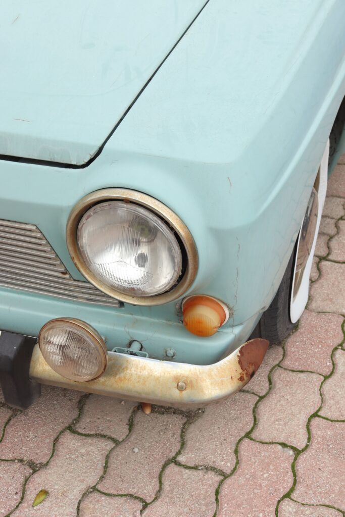 The fender on a blue car in the beginnings stages of rust.
Photo by Aleyna Hazal &Ouml;z&ccedil;elik