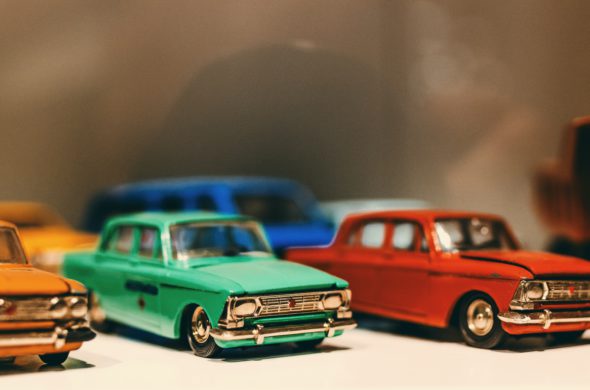 Small figurine of vintage cars wuth different colors