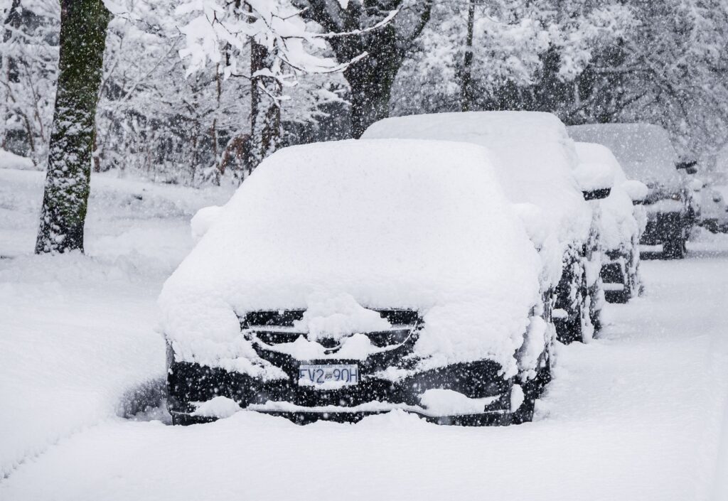 A group of parked cars covered in snow after a storm Photo by Malcolm Gillanders from Pexels
