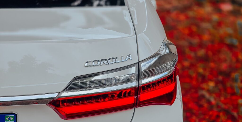 The back nameplate of a white Toyota Corolla.
Photo by Gabriel Souza from Pexels